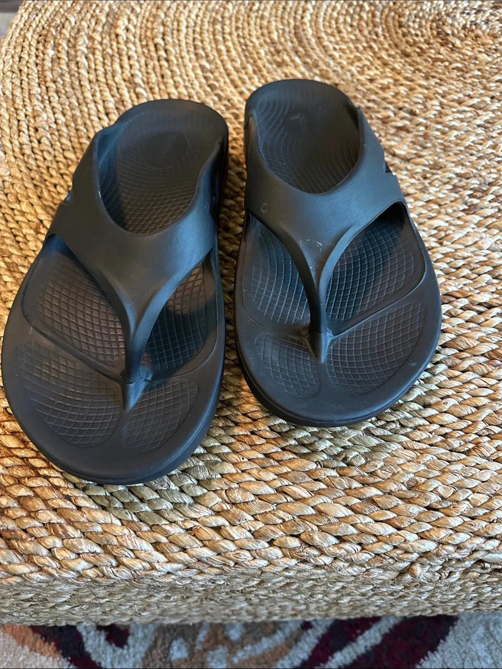 OOFOS SUZE 11 men’s Blacks Comfort Flip Flop Sandals